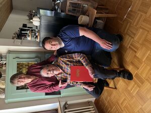 Lothar Behrendt mit Urkunde geehrt von Sabine Roth und Steffen Mengel